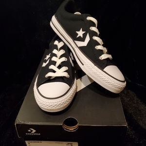 Converse Star Player Ox Kids size 4 Sneakers 26447